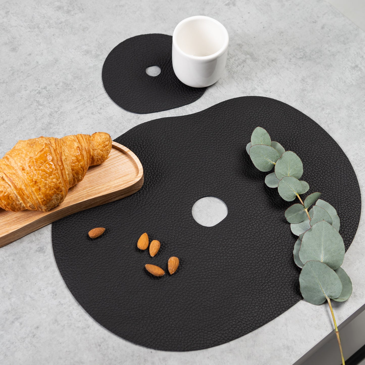 Natural leather placemat and coaster, black - Rusted Decor 